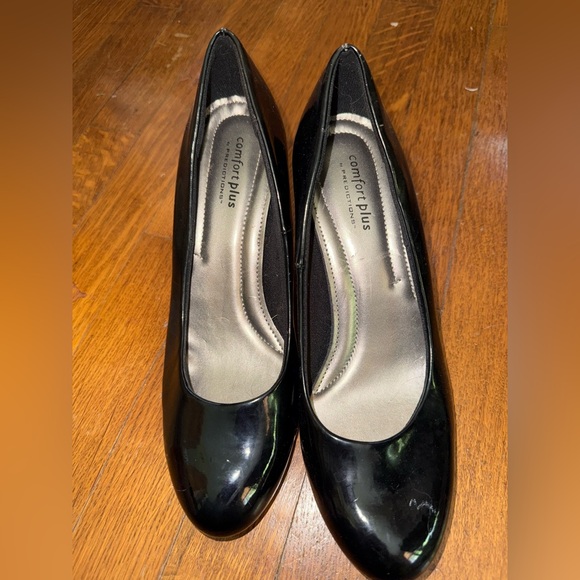 comfort plus by Predictions Shoes - Comfort Plus by Predictions Black Heels with Glossy Finish